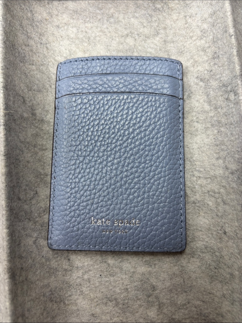 kate spade blue pebbled leather card holder with gold logo. Pre-owned